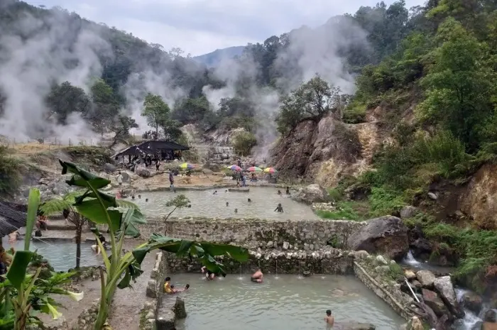 Rengganis Crater, a Very Attractive Natural Tourist Destination in Bandung